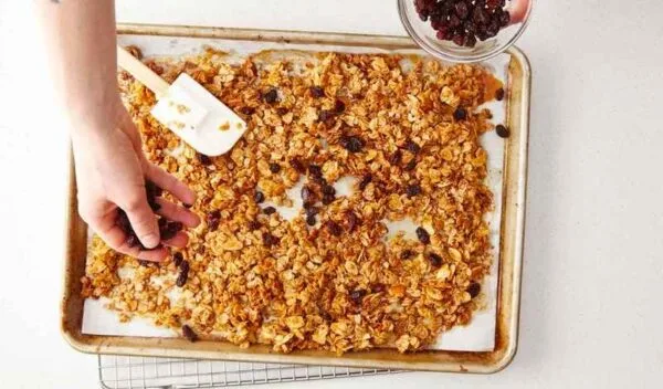 Mách Bạn Cách Làm Granola Ăn Kiêng Tại Nhà Đơn Giản Siêu Ngon Cách làm Granola ăn kiêng bằng lò nướng